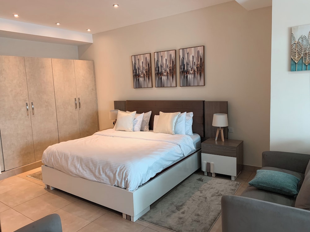 Sky Suites Airport