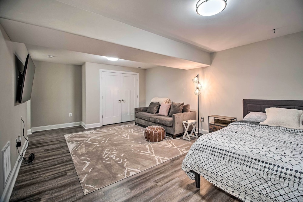Downtown Fredericksburg Home w/ Large Patio! view 3