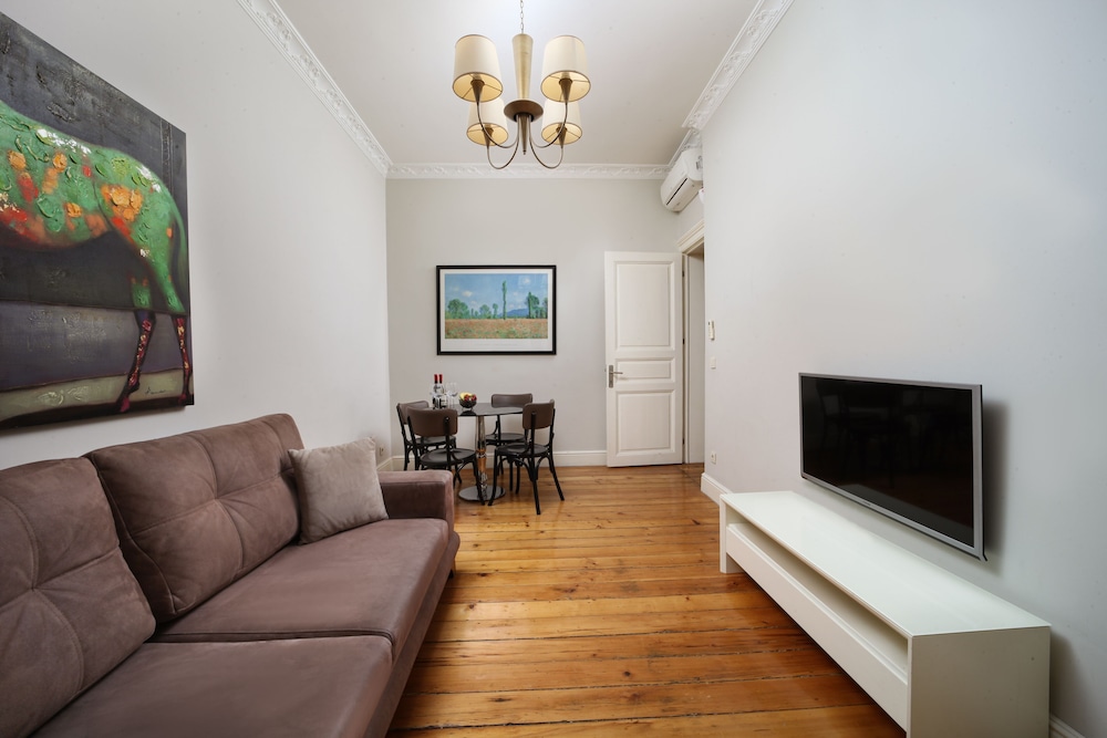 Meroddi Galata Flats