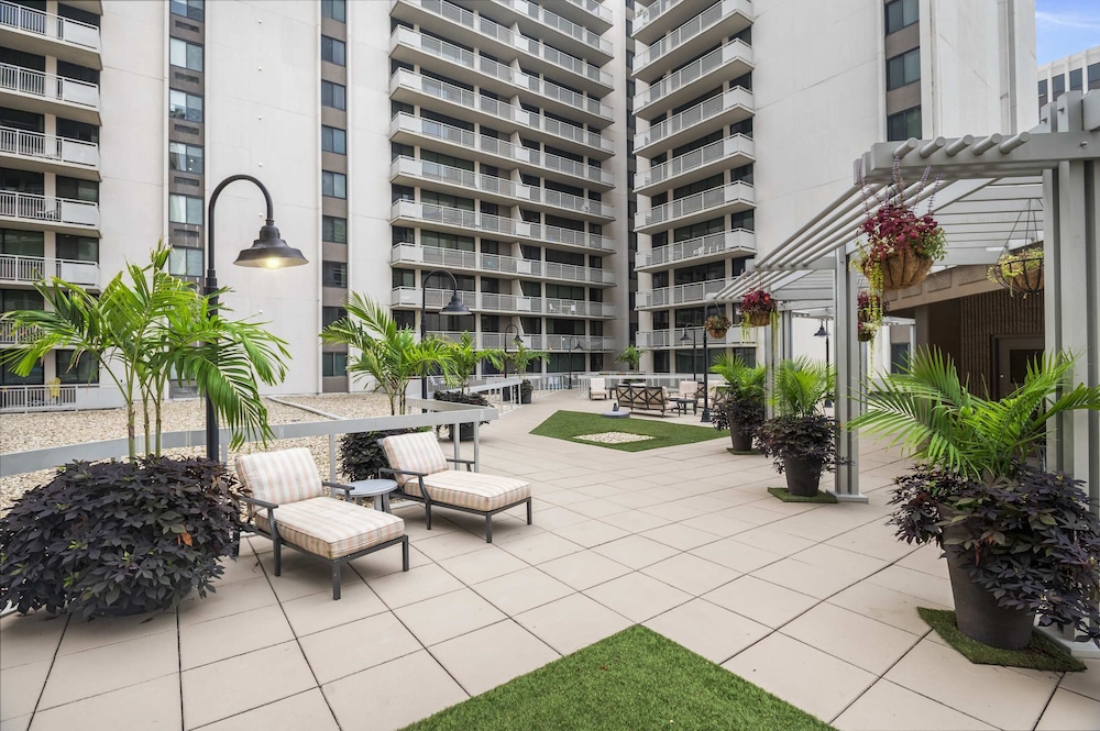 DC Airport Metroline Apartments