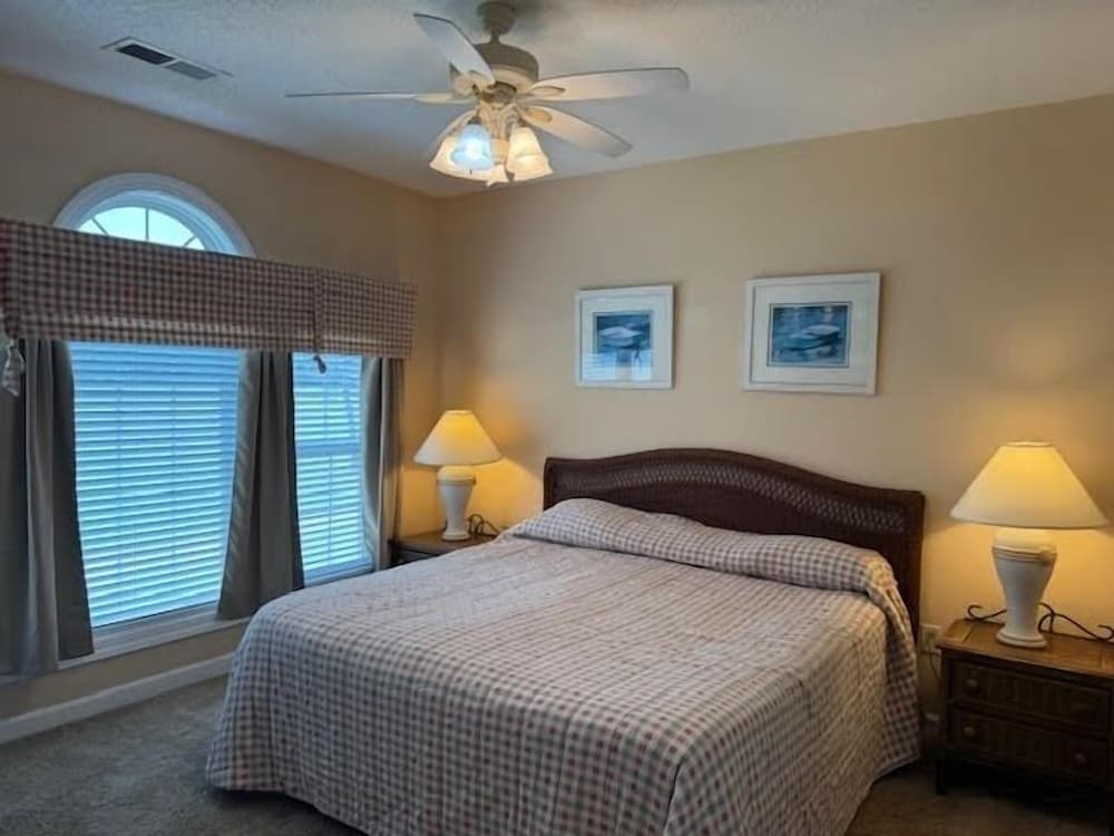 Wedgewood 723 2 Bedroom Condo