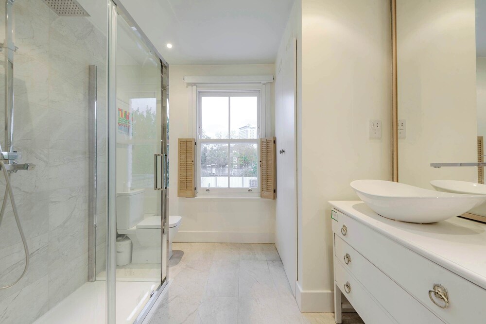 3 bed Home in Battersea With Garden