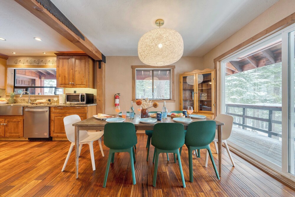 Private Deck, Fireplace, and Ski Access Near Northstar The Lazy Bear