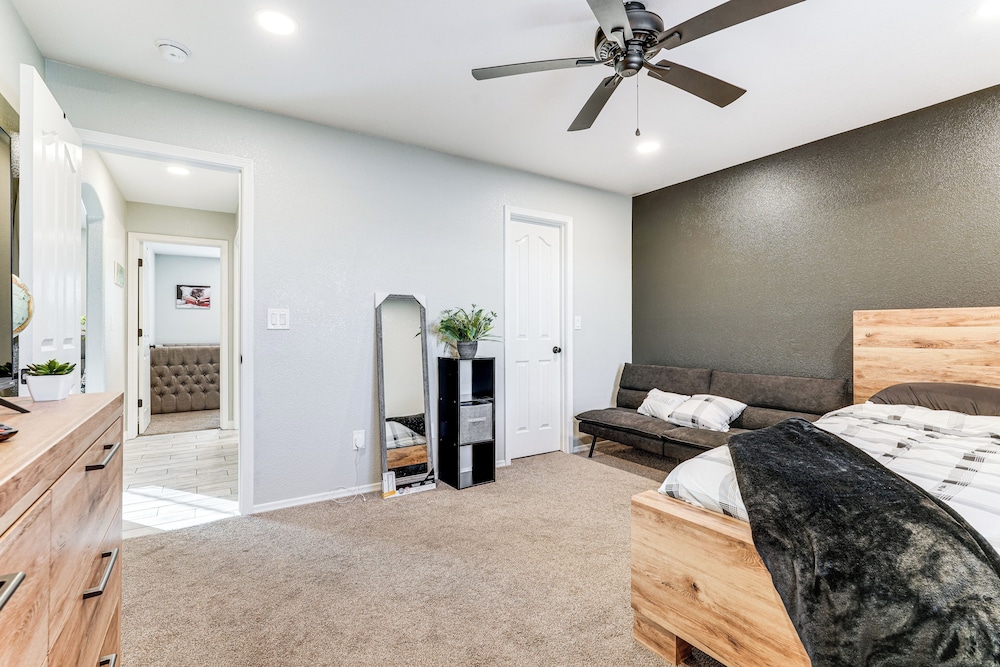 3 Mi to London Bridge: Home w/ Patio & Grill!