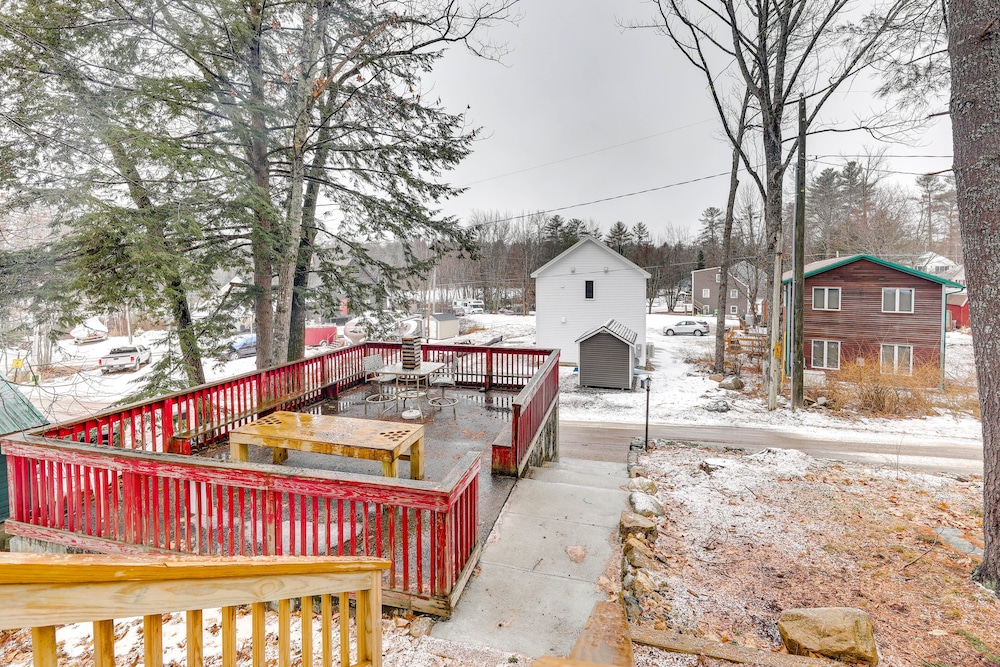 Lovely Maine Cabin w/ Deck, Gas Grill & Fire Pit!