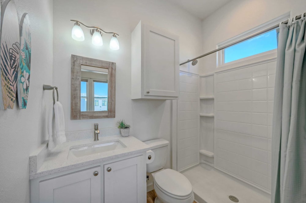 Sleeps 20 2 Homes w/ Beach Boardwalk Access, Water Canal Views, & Priv Pools
