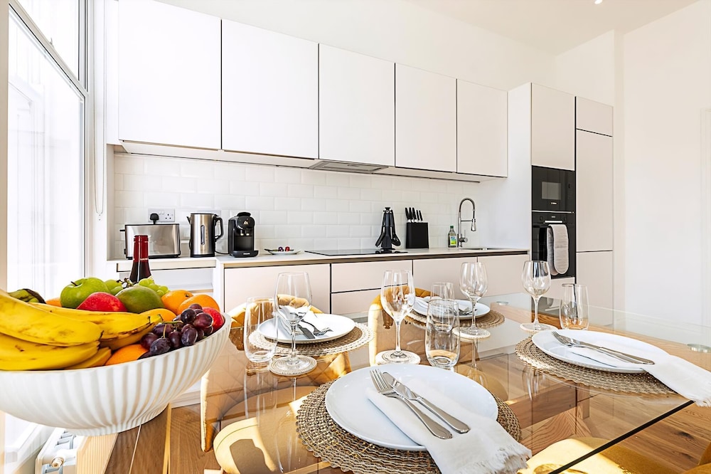 Urban Luxury in the Heart of Chelsea - King Bed!