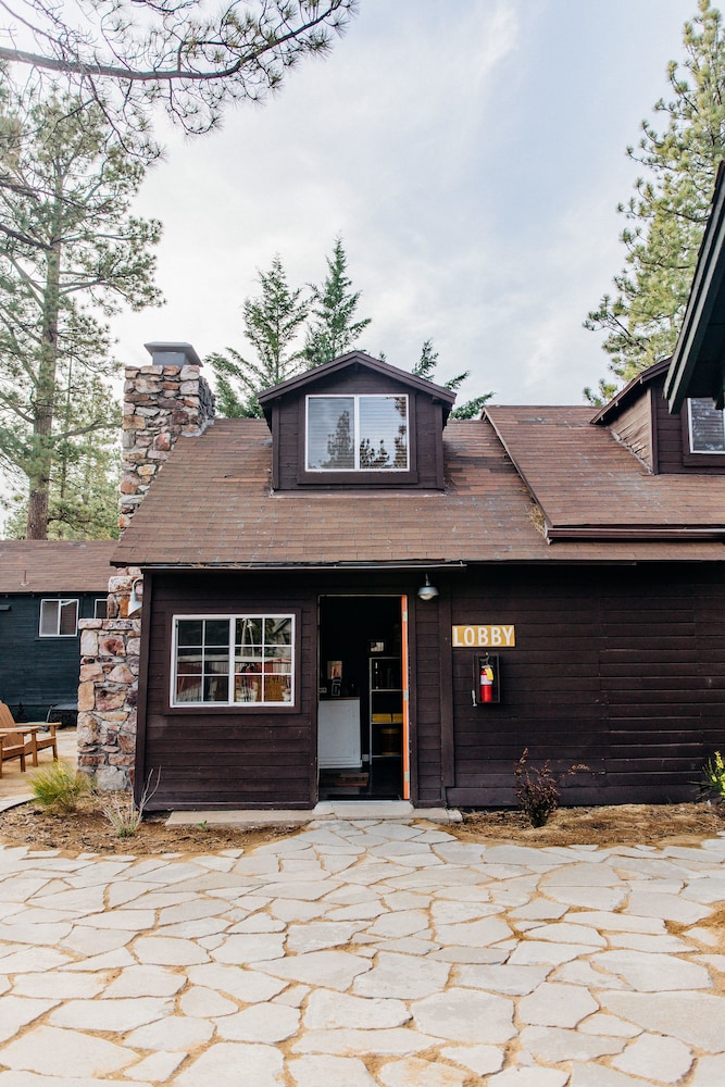 Noon Lodge at Mallard Bay