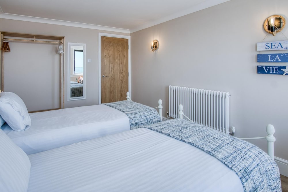 Waterfront 2 - 2 Bedroom Apartment - Wisemans Bridge