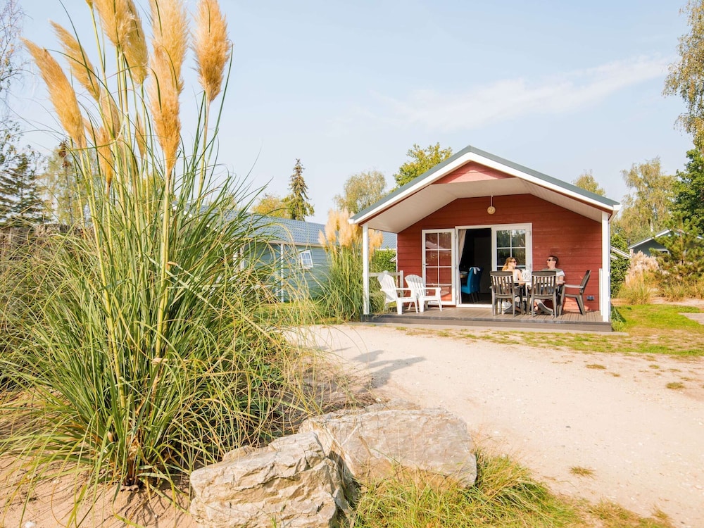 Chalet With Covered Terrace in the Leukermeer
