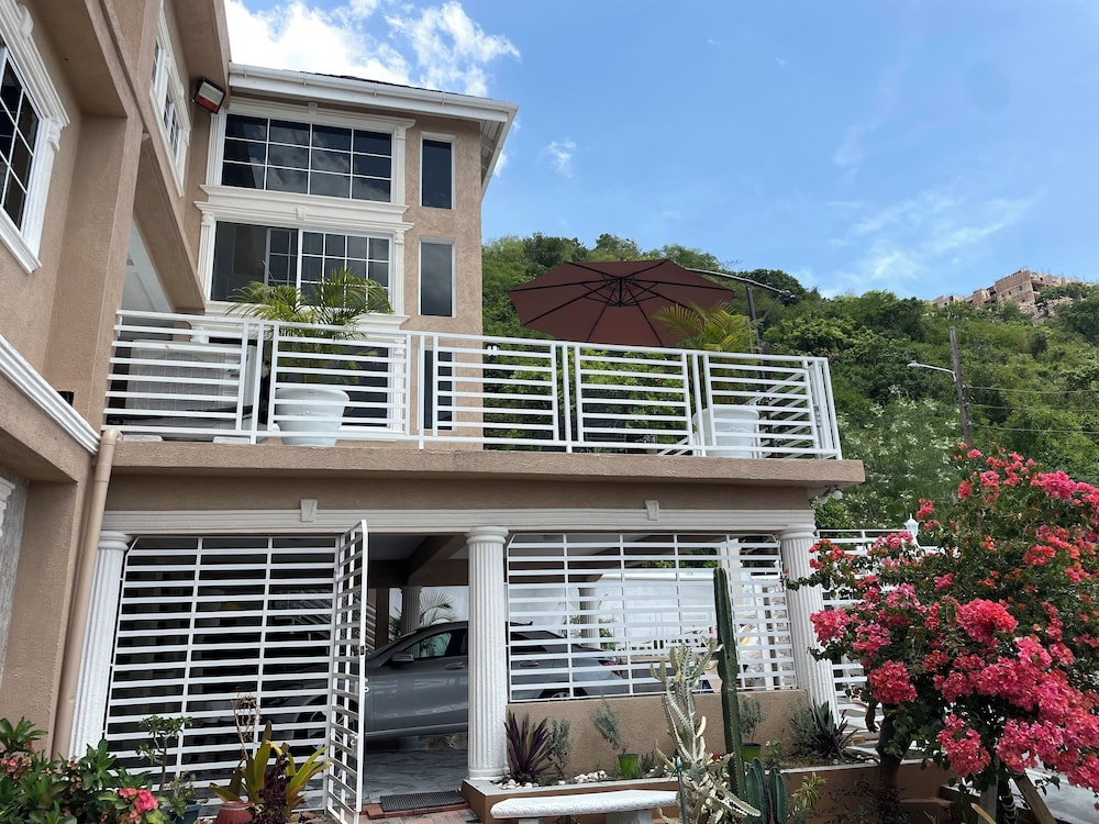 360 Rokview Suites
