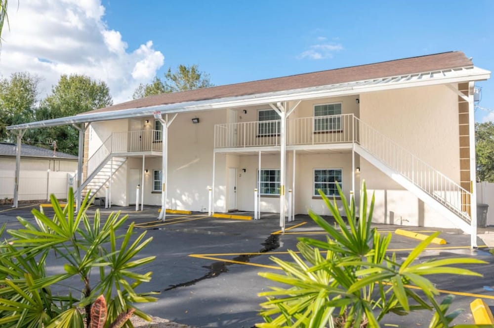 Saint Joseph Suites Down Town Tampa - Image 1