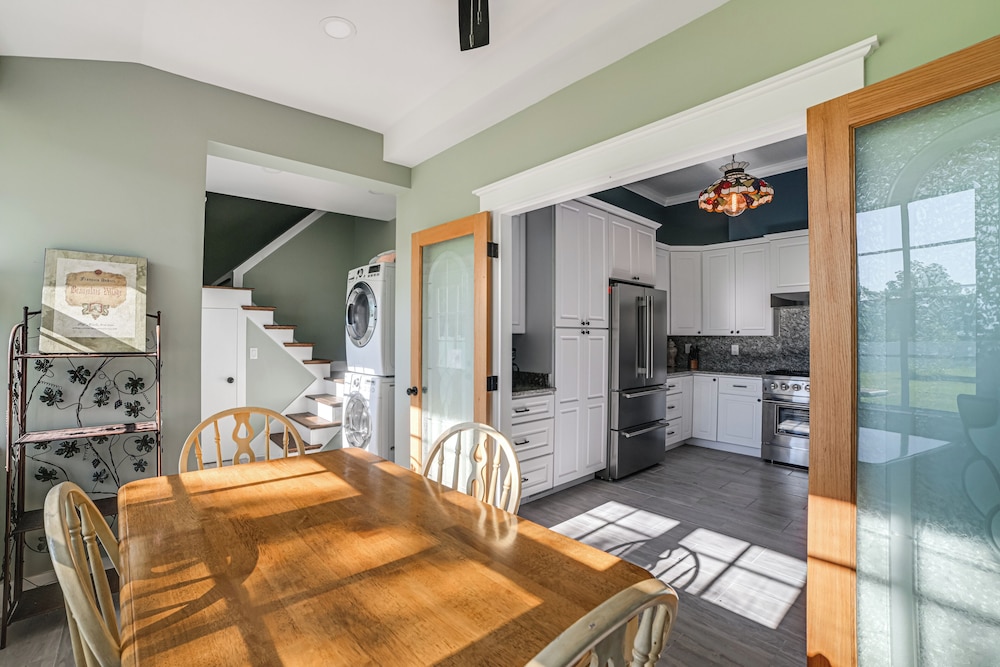 9 Mi to Kentucky Lake: Spacious Victorian Home!