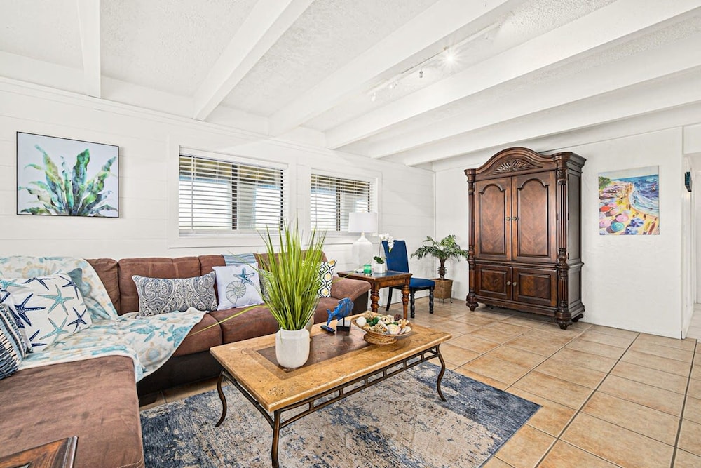 Pelican Beach Private Ocean Front Beach House- Sleeps 10 Bring Your Surf Boards