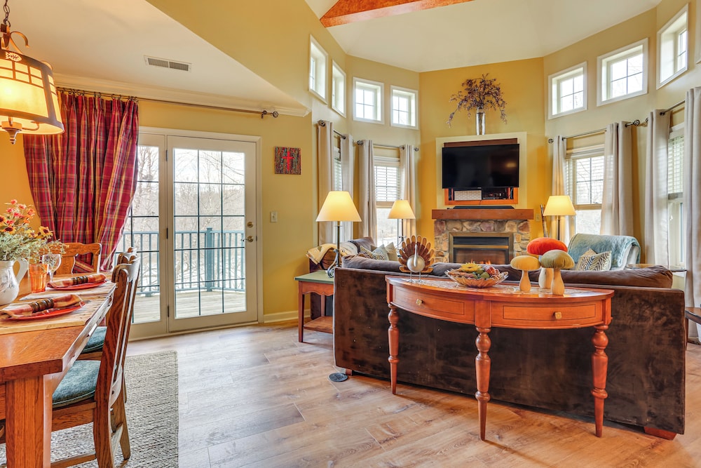 < 1 Mi to Mountain Creek Resort: Condo w/ Balcony