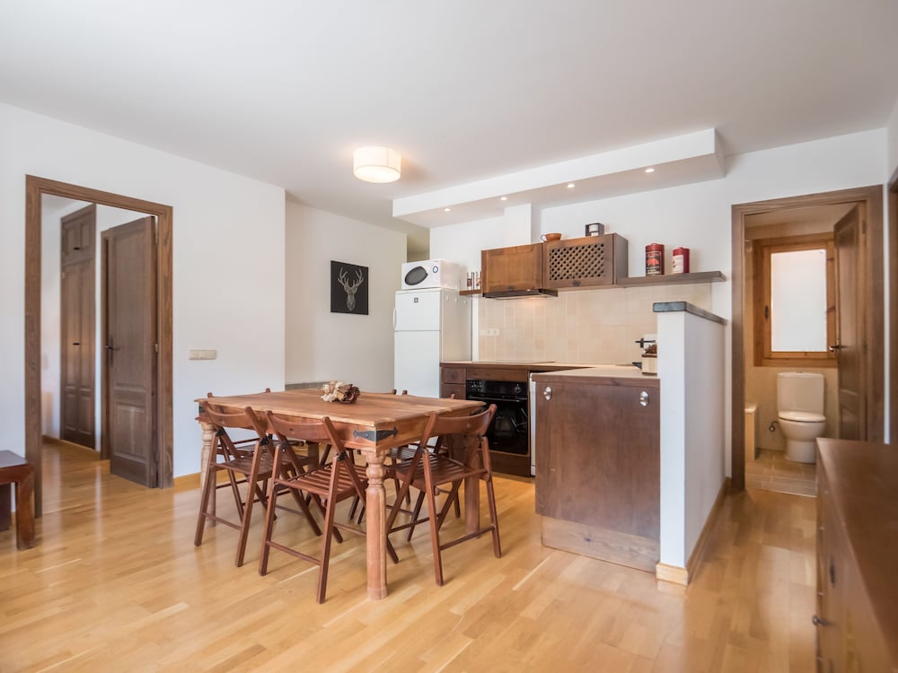 Esquirol Apartments