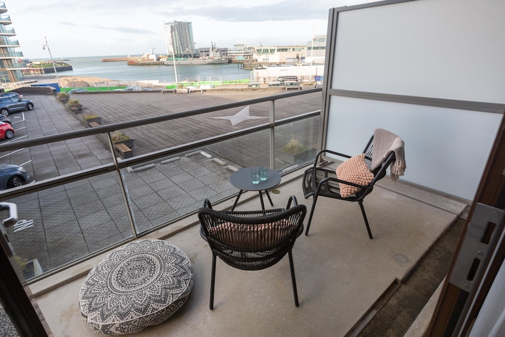 Apartment in Den Haag With Balcony