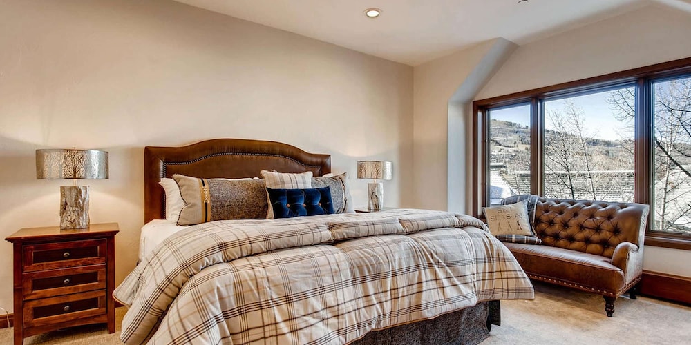 Highlands Slopeside #207 3 Bedroom Condo by RedAwning view 3