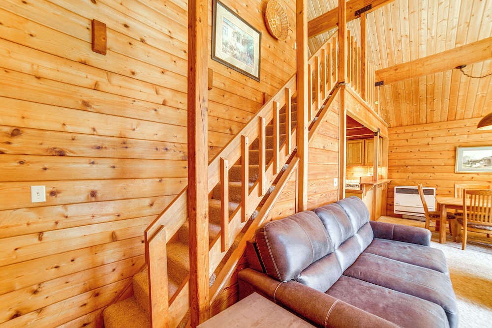Hot Tub, 1 Mi to Beach: 12-acre Fort Bragg Cabin!