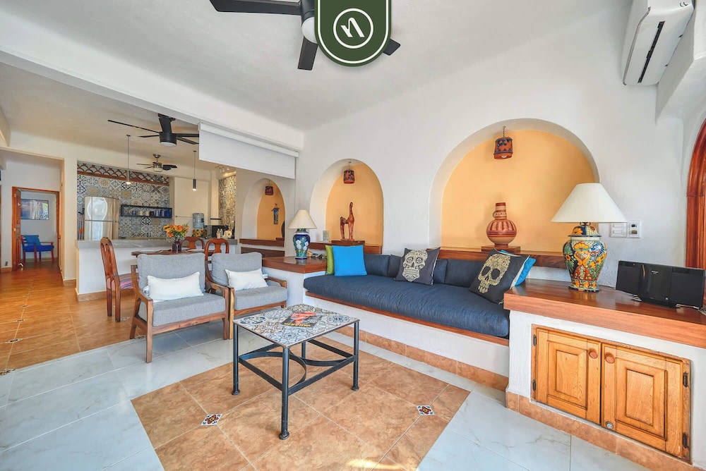 Ocean View 1Br Condo-balcony-beach-pool - 606