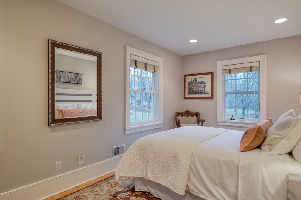 Secluded Estate w/ Private Pond, Playroom, Gym, & Movie Theater Sunny Pond by Avantstay view 5