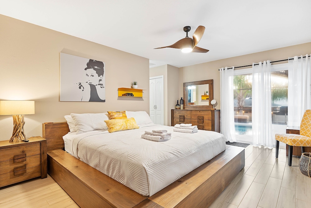 Canal Front Oasis With Pool in Palm Coast