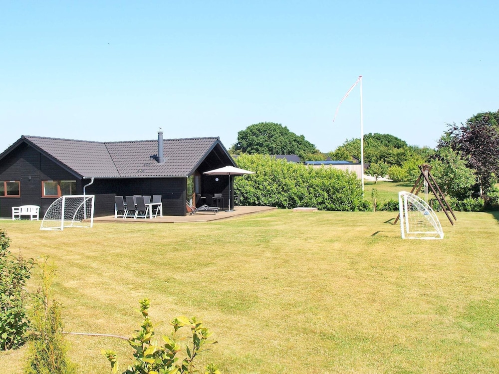 8 Person Holiday Home in Ebeltoft-by Traum