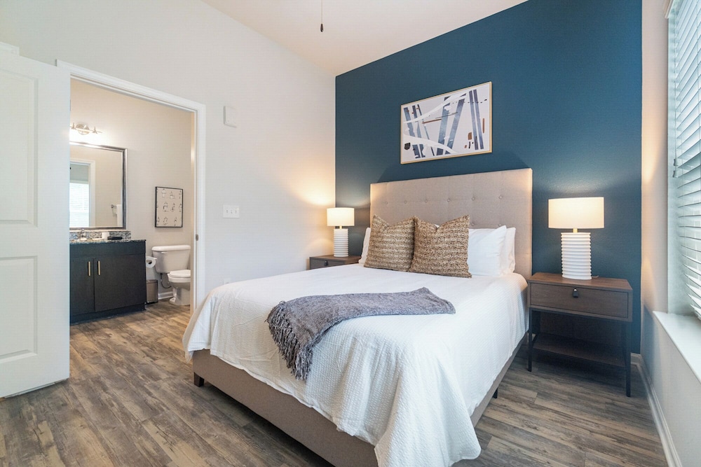 Landing Apartments - University City North