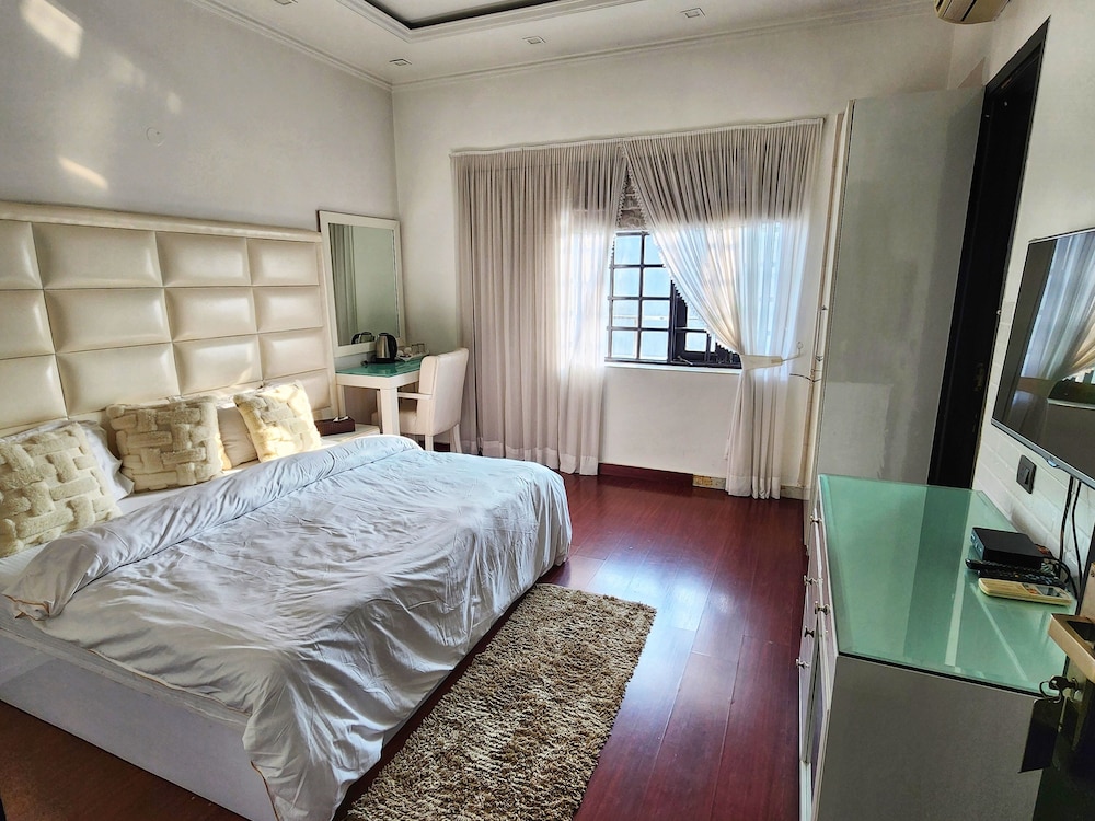The G8 Noida