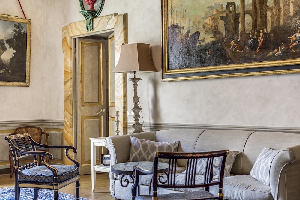A Prince in Rome Elegant Navona Terrace Apartment