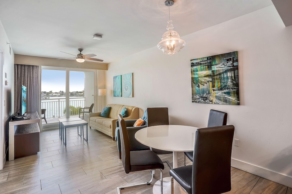Oceana 204 East