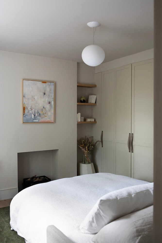 Designer Canal House 2 or 3 Bed Little Venice