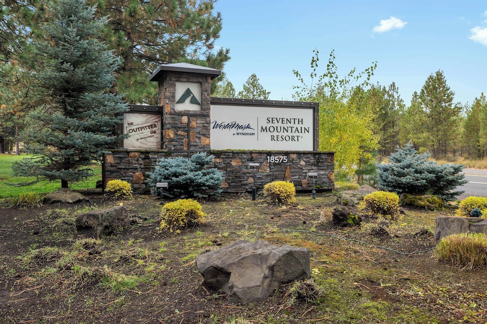 Cozy Cascade Retreat - For 4!