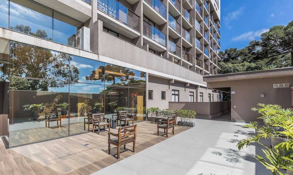 Studio in Condominium w/ Gym and Laundry Eco0304