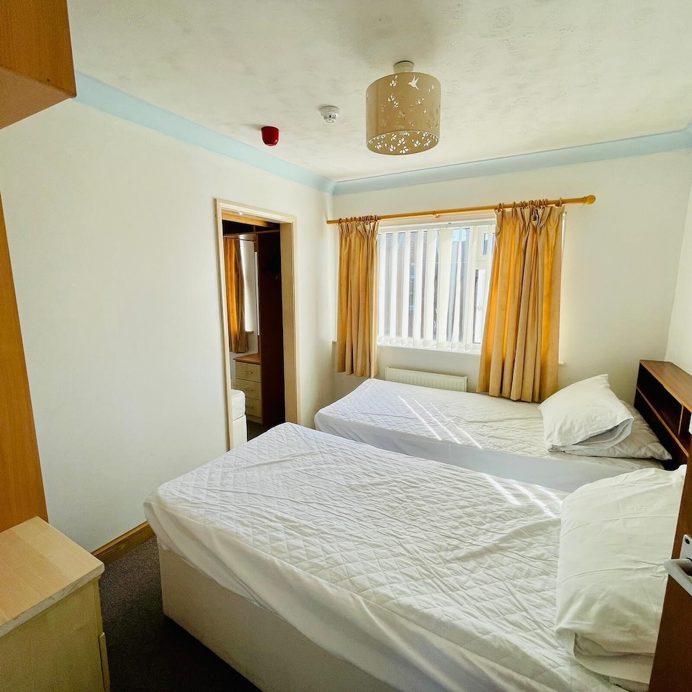 Lyndene Holiday Apartments