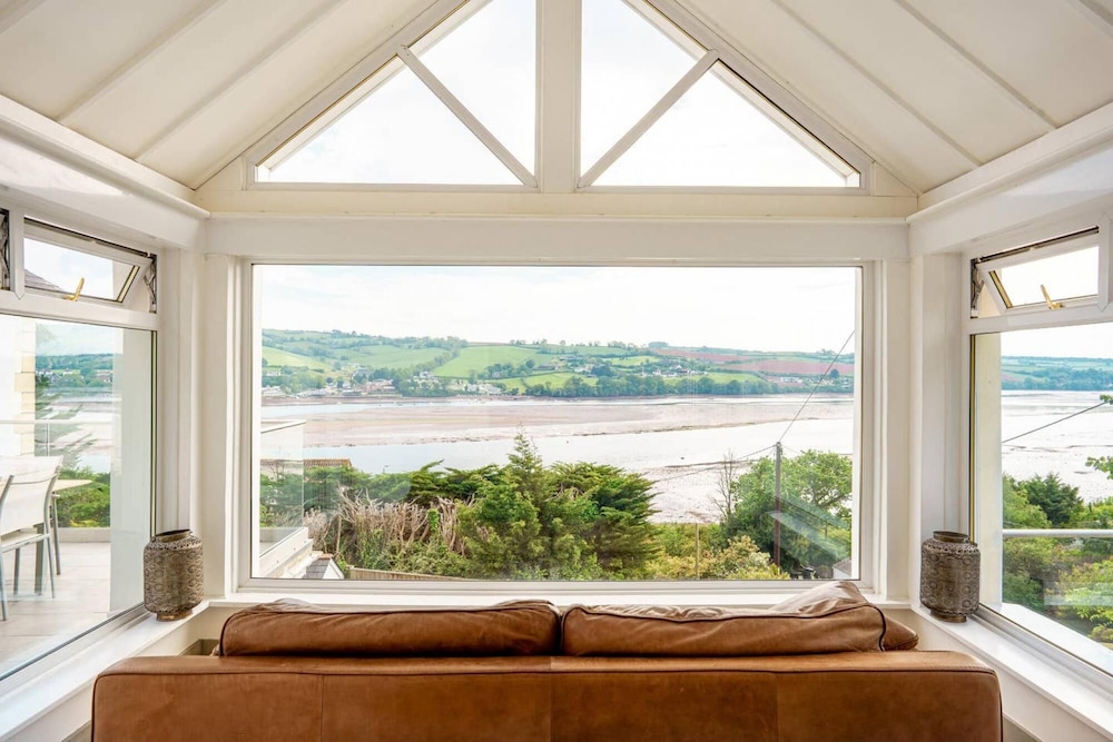 The Curlews - On sea Estuary With Hydrotherapy spa