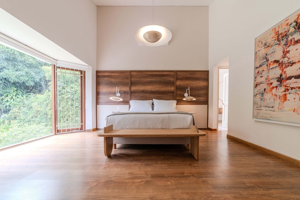 w Incredible 5BR House w Jacuzzi in El Poblado
