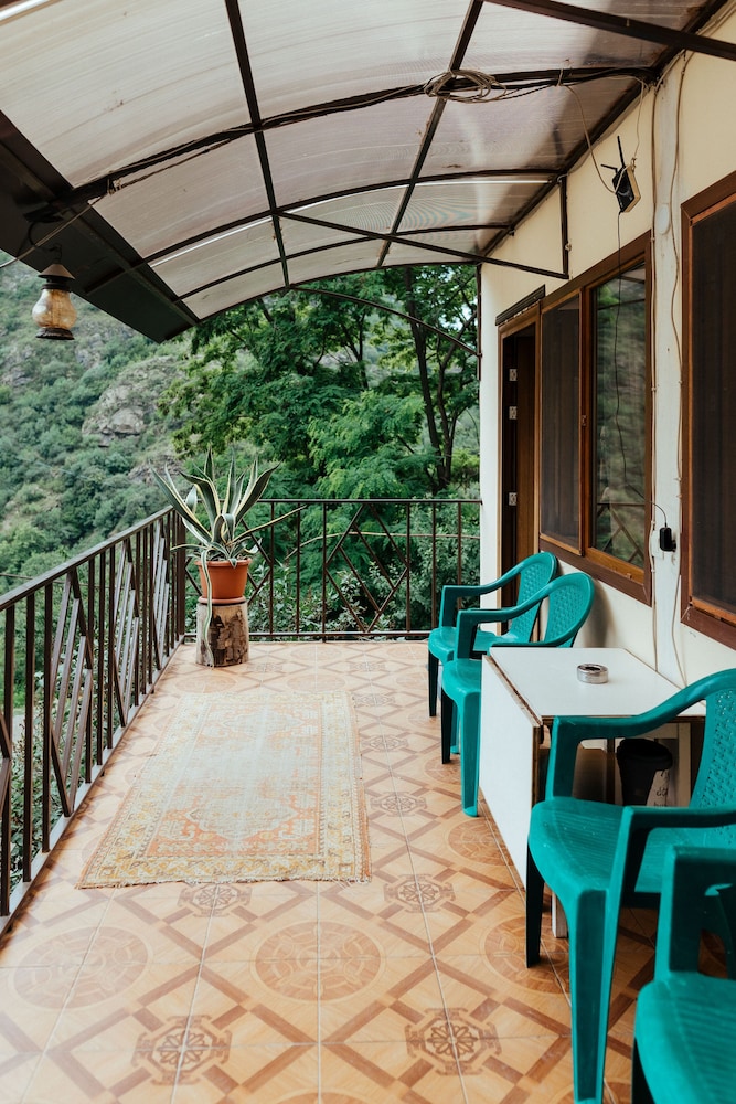 IRIS mini hotel