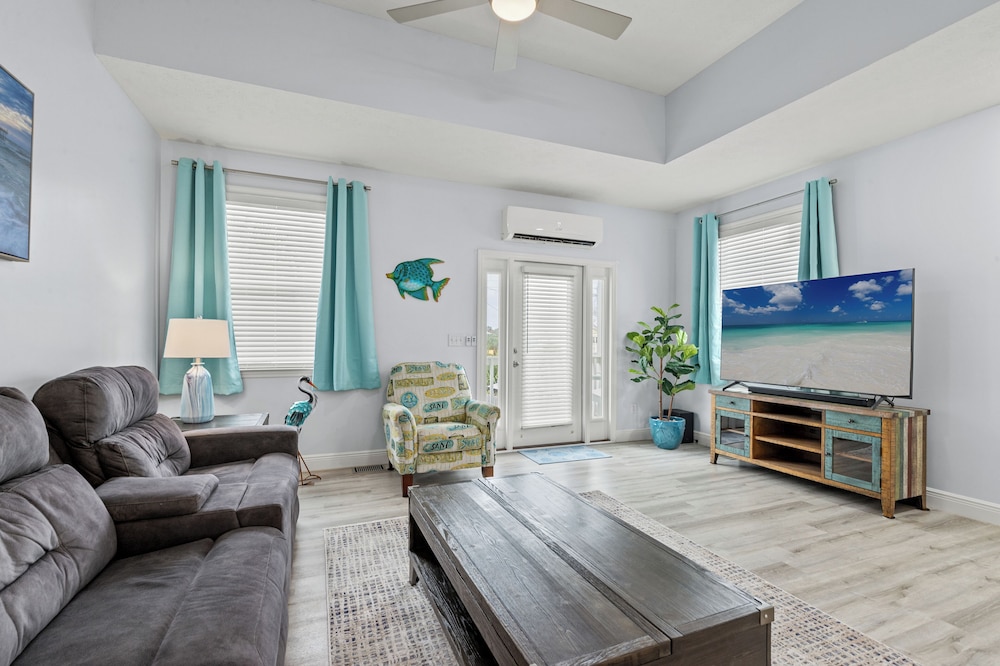 Sago by the Sea: 2-bed, 2.5-bath Retreat Steps From the Beach, Sleeps 7!
