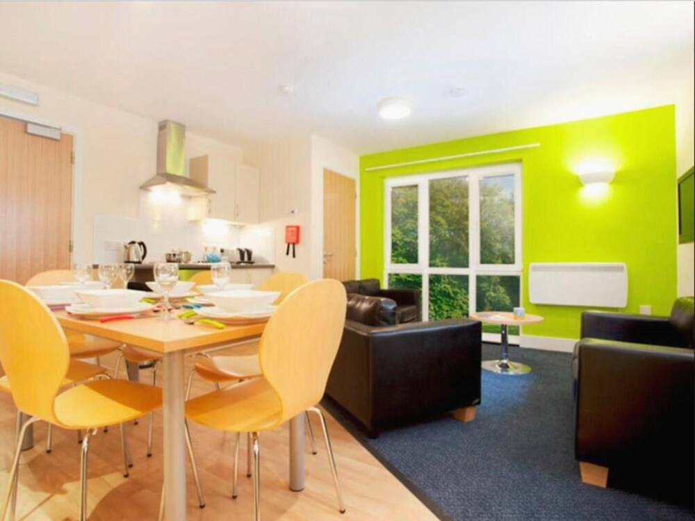 Stylish Rooms PENRYN view 3