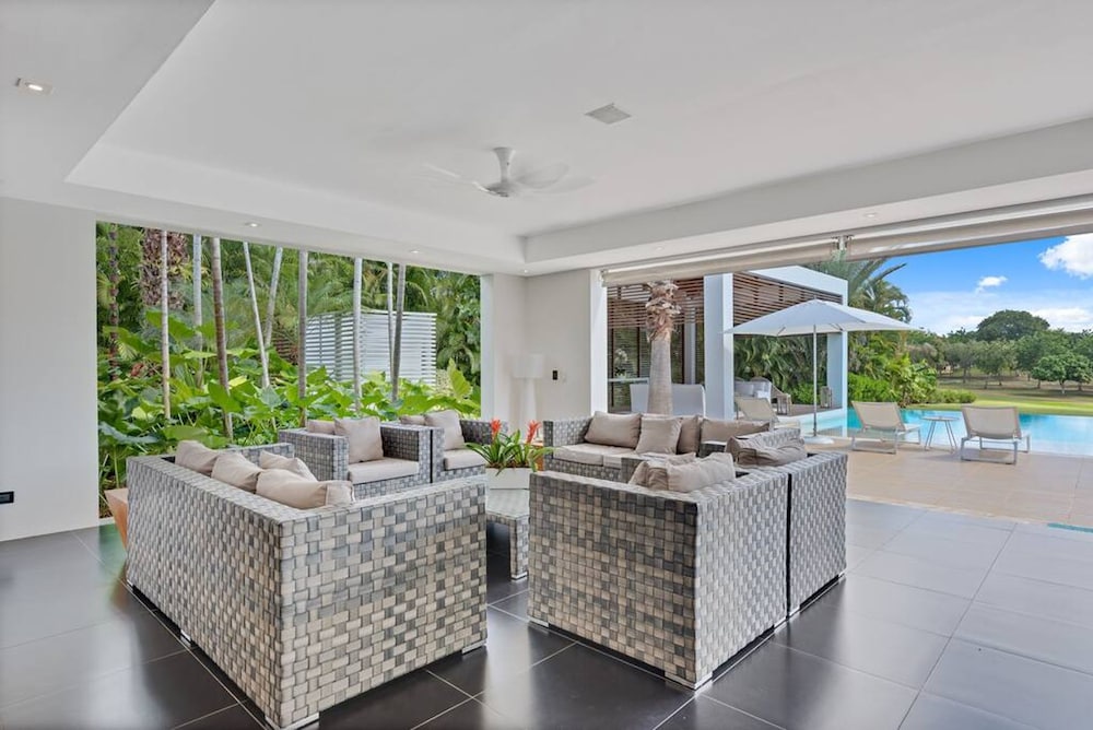 Beautifully-designed Contemporary Villa