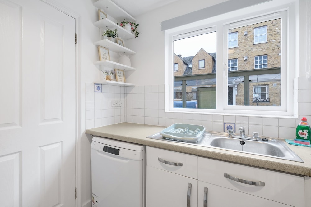 Charming 2 Bed 1Bath Apt -Transom Square