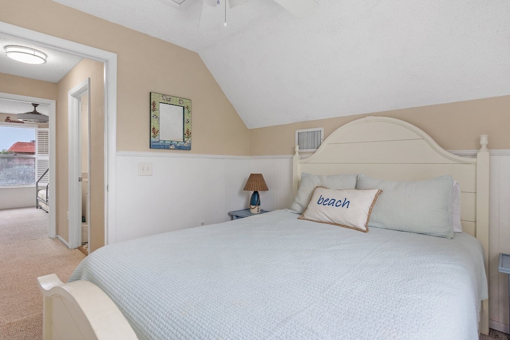 North Beach Village 6325 3 Bedroom Home by RedAwning view 4