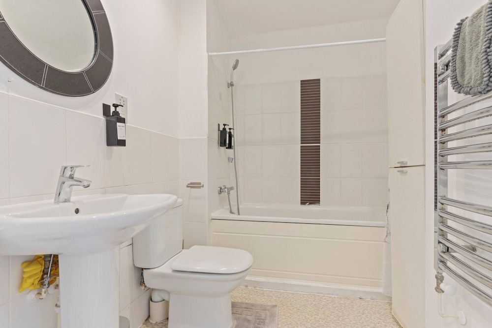 3-bed Elegant House Near Museums, Bullring & Parks