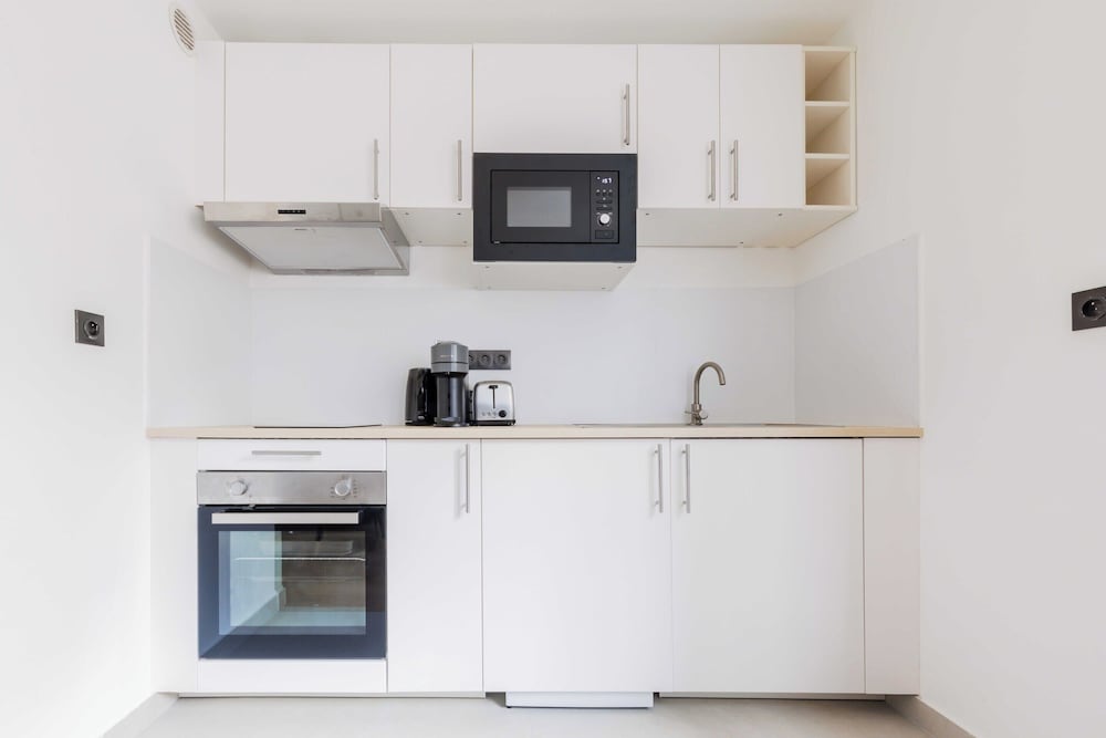 Comfortable Studio for 2 People - Puteaux view 3