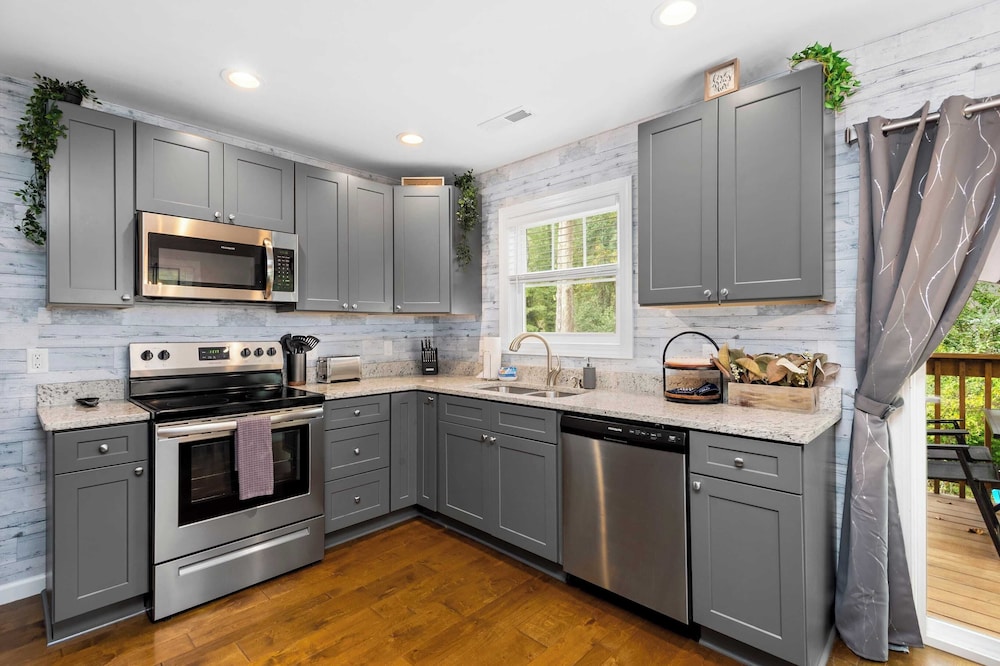 Dogwood & Sweetgum Buyout by Avantstay 2 Home Buyout! Sleeps 16!