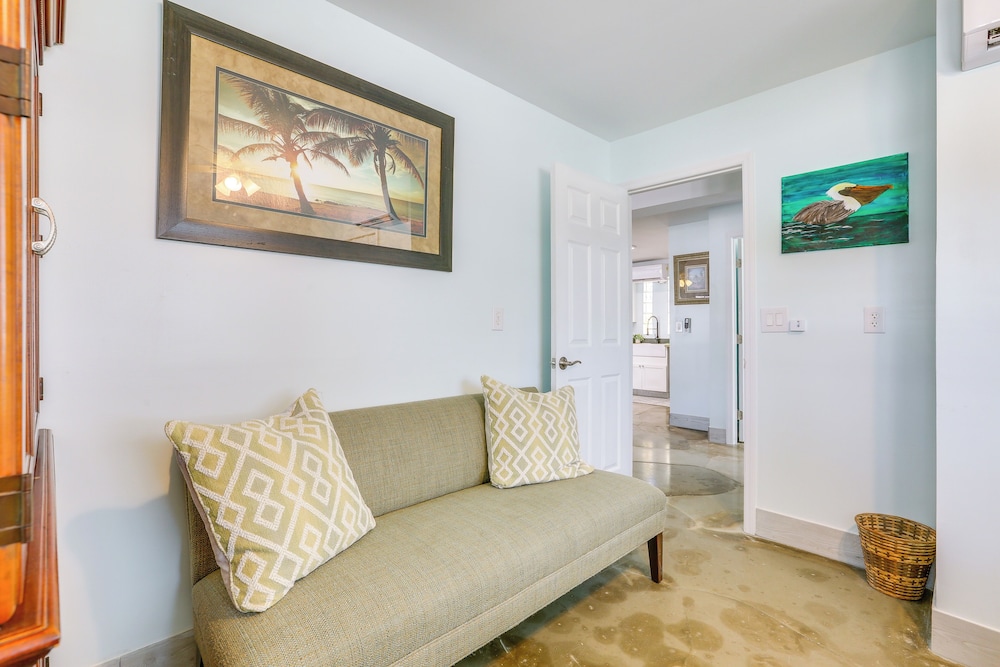Walk to Beach: Fort Meyers Home w/ Patio!