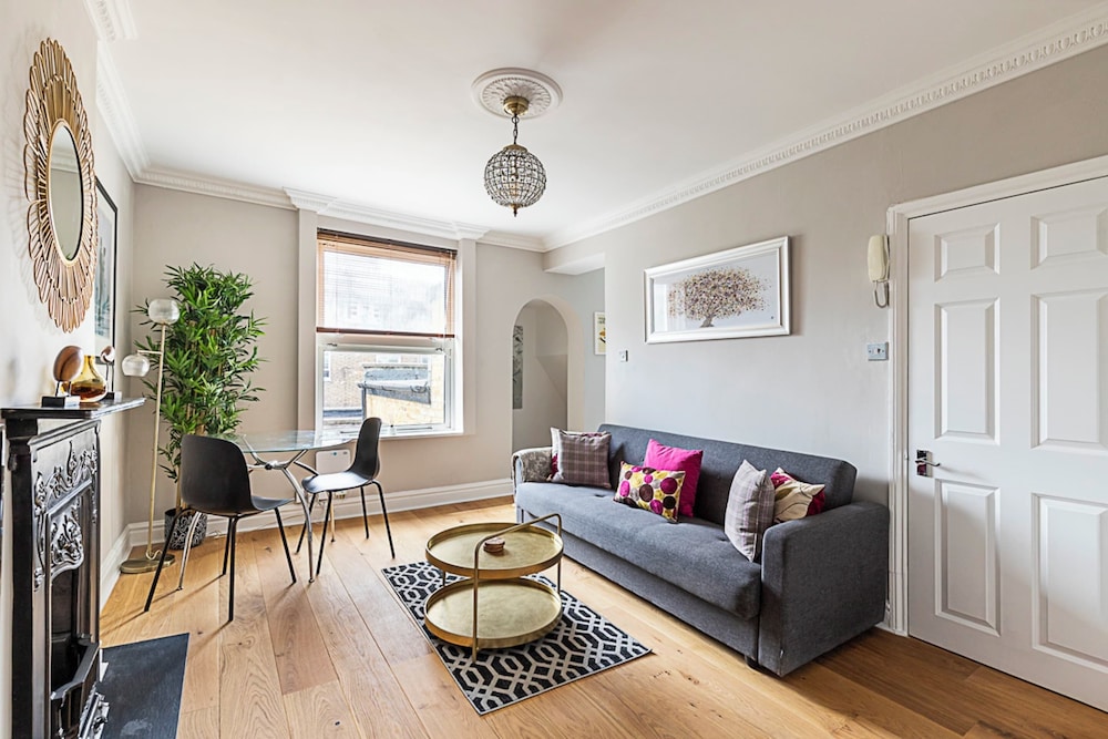 Modern Top-floor Victorian Charm in Kensington