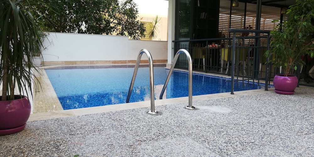 Nun By Laren Hotels - Image 18