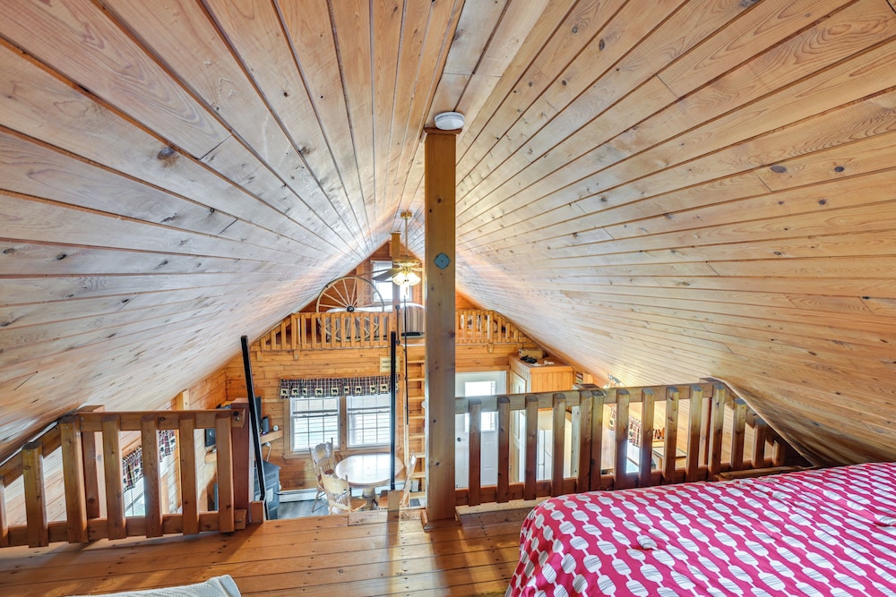 All-season Long Lake Base Camp! Family Cabin